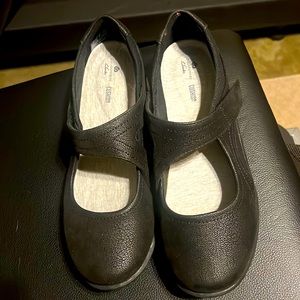 Brand New Clark’s Cloudstepper Mary Janes Size 8 1/2 Wide